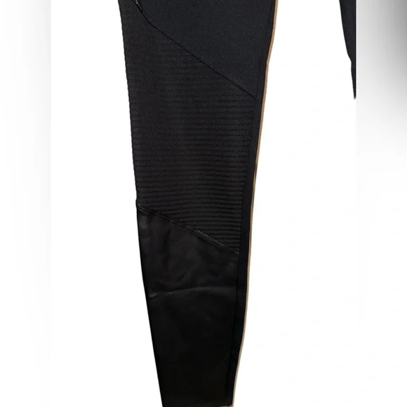Assets Spanx Leggings Size Small 20305R Moto Faux Leather Ponte Black - Picture 6 of 8